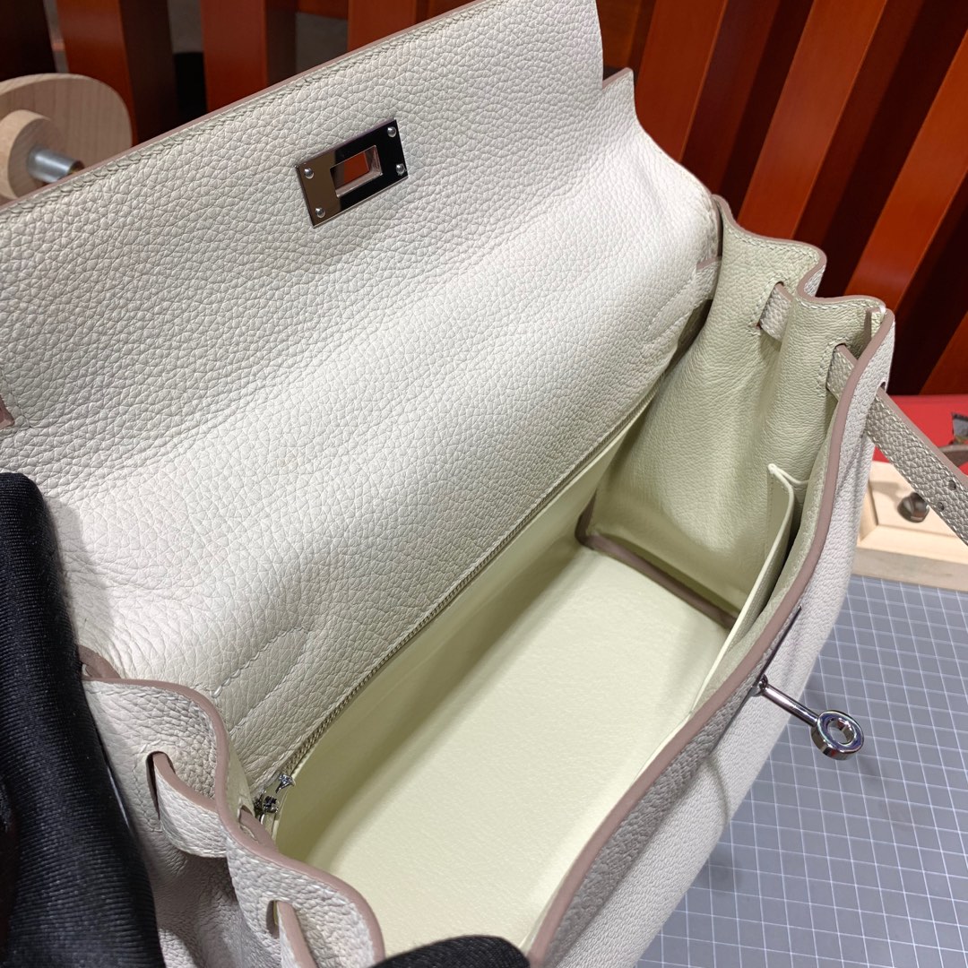 爱马仕凯莉包价格 Hermes Kelly28CM CC10奶昔白顶级Togo牛皮 银扣