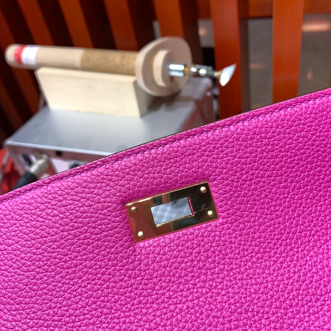 Hermes女包价格 爱马仕原单荔枝纹Togo牛皮凯莉包Kelly28CM L3玫瑰紫 金扣