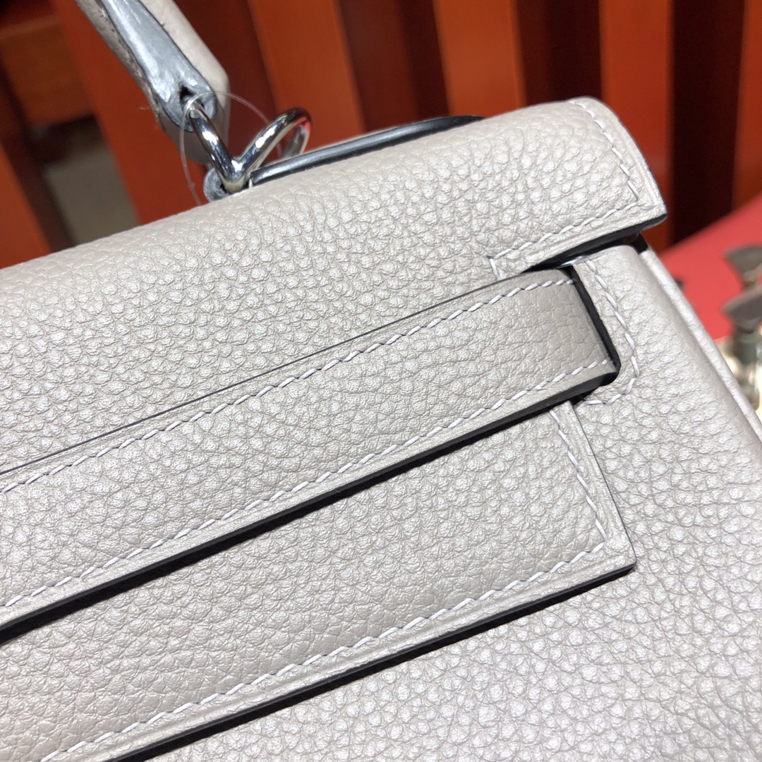 广州包包批发 Hermes爱马仕凯莉包 M8沥青灰顶级Togo牛皮Kelly女包28CM 银扣