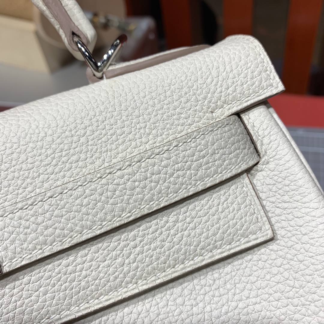 爱马仕凯莉包价格 Hermes Kelly28CM CC10奶昔白顶级Togo牛皮 银扣