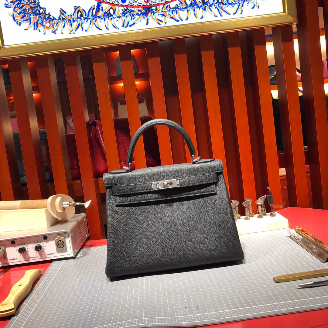 爱马仕凯莉包多少钱 Hermes Kelly28CM 89黑色Togo牛皮凯莉包 银扣