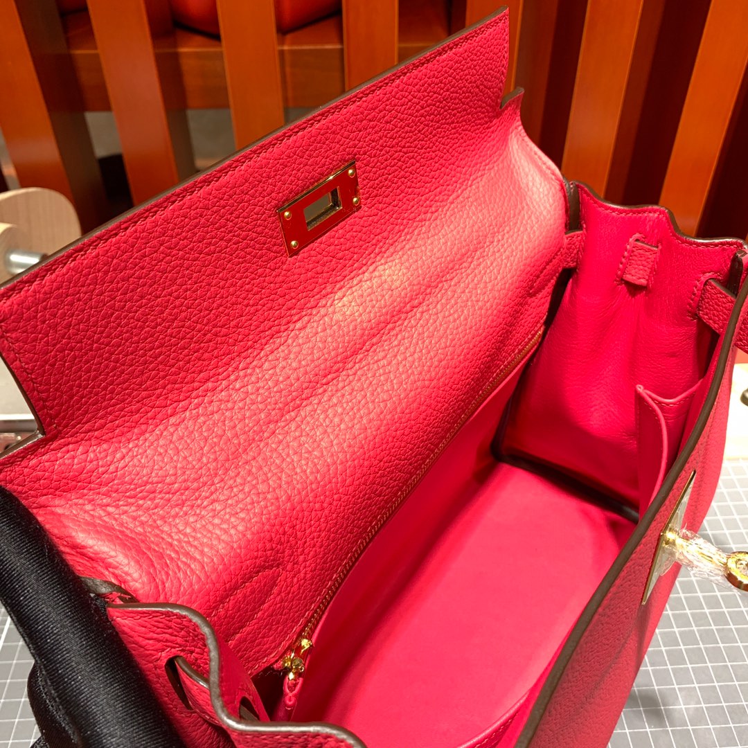 爱马仕Kelly女包 Hermes进口Togo牛皮i6极致粉荔枝纹凯莉包Kelly28CM 金扣