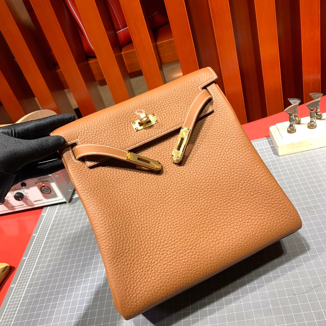 纯手工缝制 Hermes爱马仕Kelly ado双肩包20CM 土黄色进口Togo牛皮 金扣