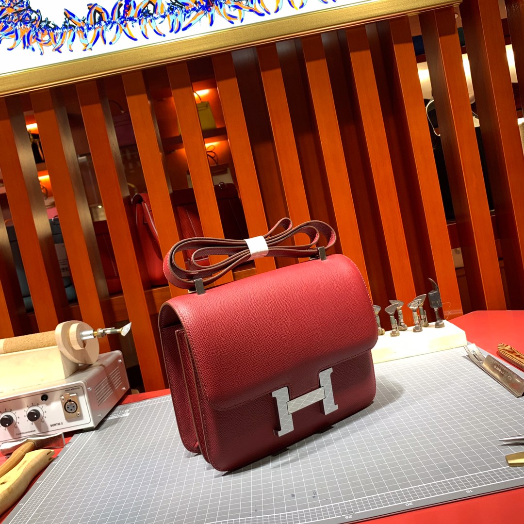 爱马仕空姐包价格 Hermes爱马仕红进口十字纹牛皮Constance24CM 银扣
