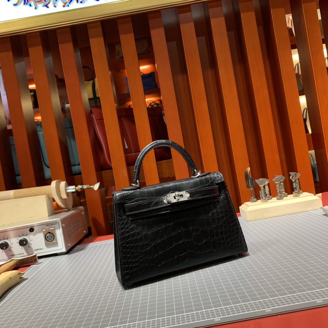 Hermes Minikelly19CM 爱马仕亚光鳄鱼皮黑色迷你凯莉包2代 银扣