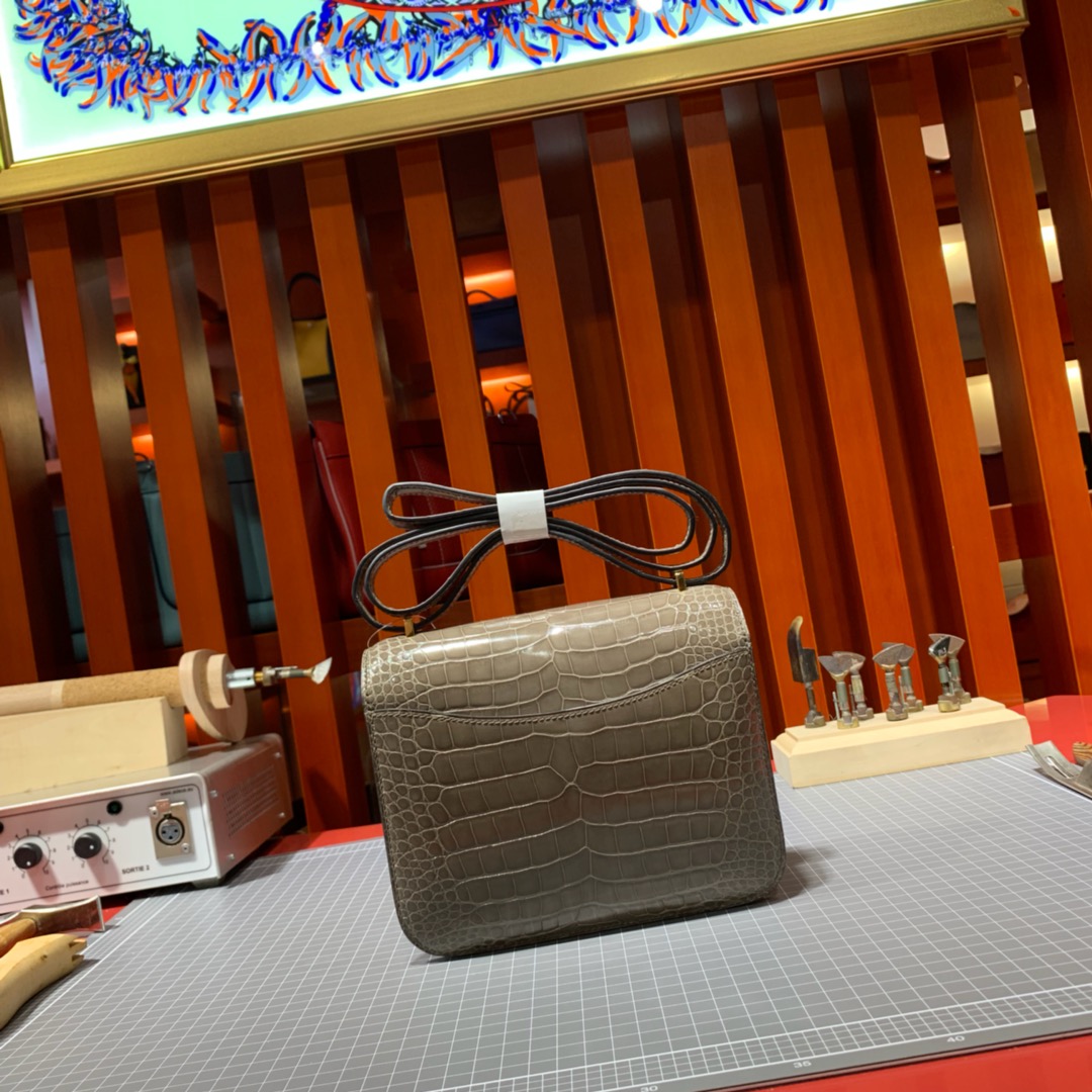爱马仕空姐包价格 Hermes Constance19CM CK18大象灰美洲鳄鱼皮 金扣