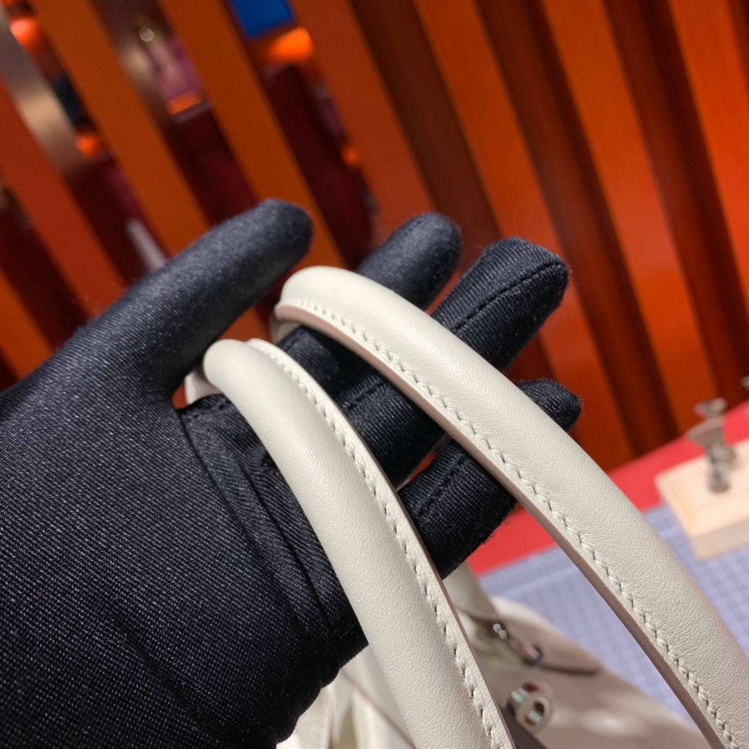 爱马仕牛奶包 Hermes Toolbox20CM cc10奶昔白swift皮手提女包 银扣