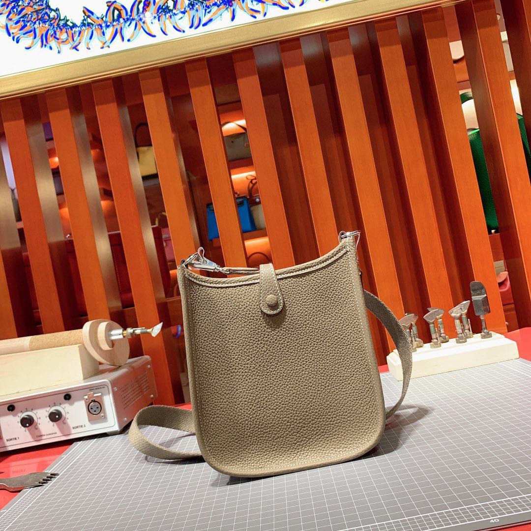 爱马仕女包价格 Hermes Mini Evelyne 原厂Togo牛皮伊芙林包 大象灰