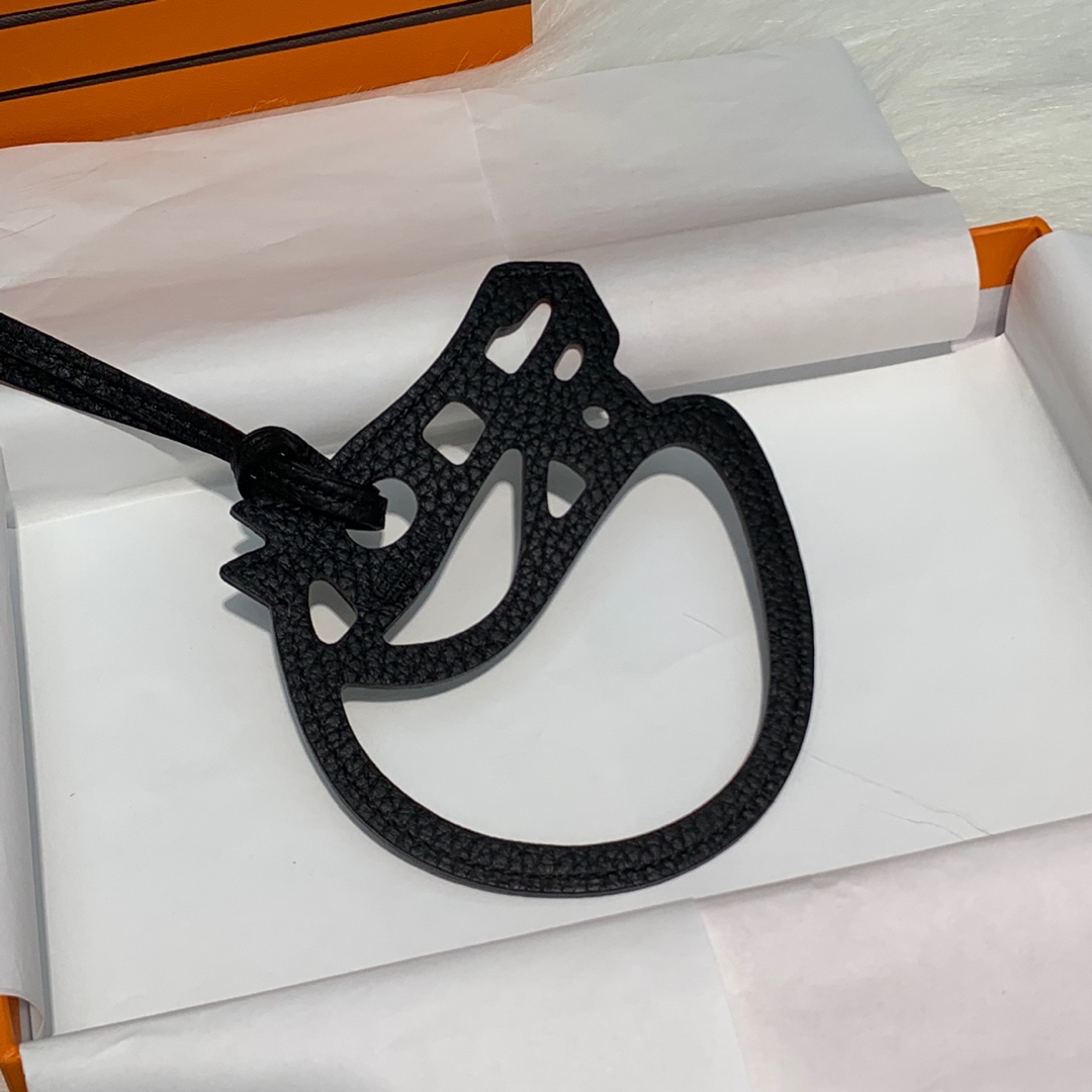 Hermes新款挂饰 爱马仕顶级绵羊皮纯手工缝制镂空马头挂件包包挂件 多色
