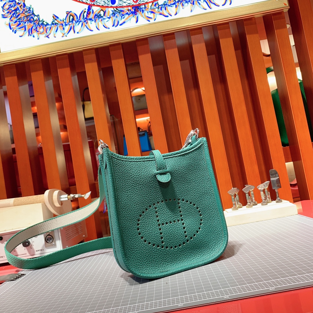 爱马仕单肩斜挎女包 Hermes Mini Evelyne 孔雀绿Togo牛皮伊芙林包 银扣