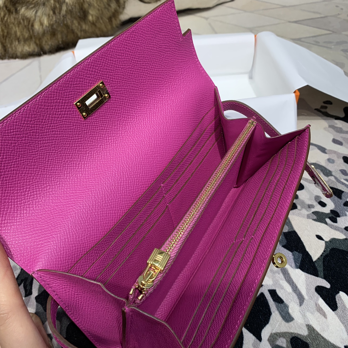 现货 Hermes Kelly Wallet 爱马仕9i玉兰粉epsom牛皮凯莉钱夹手拿包 金扣