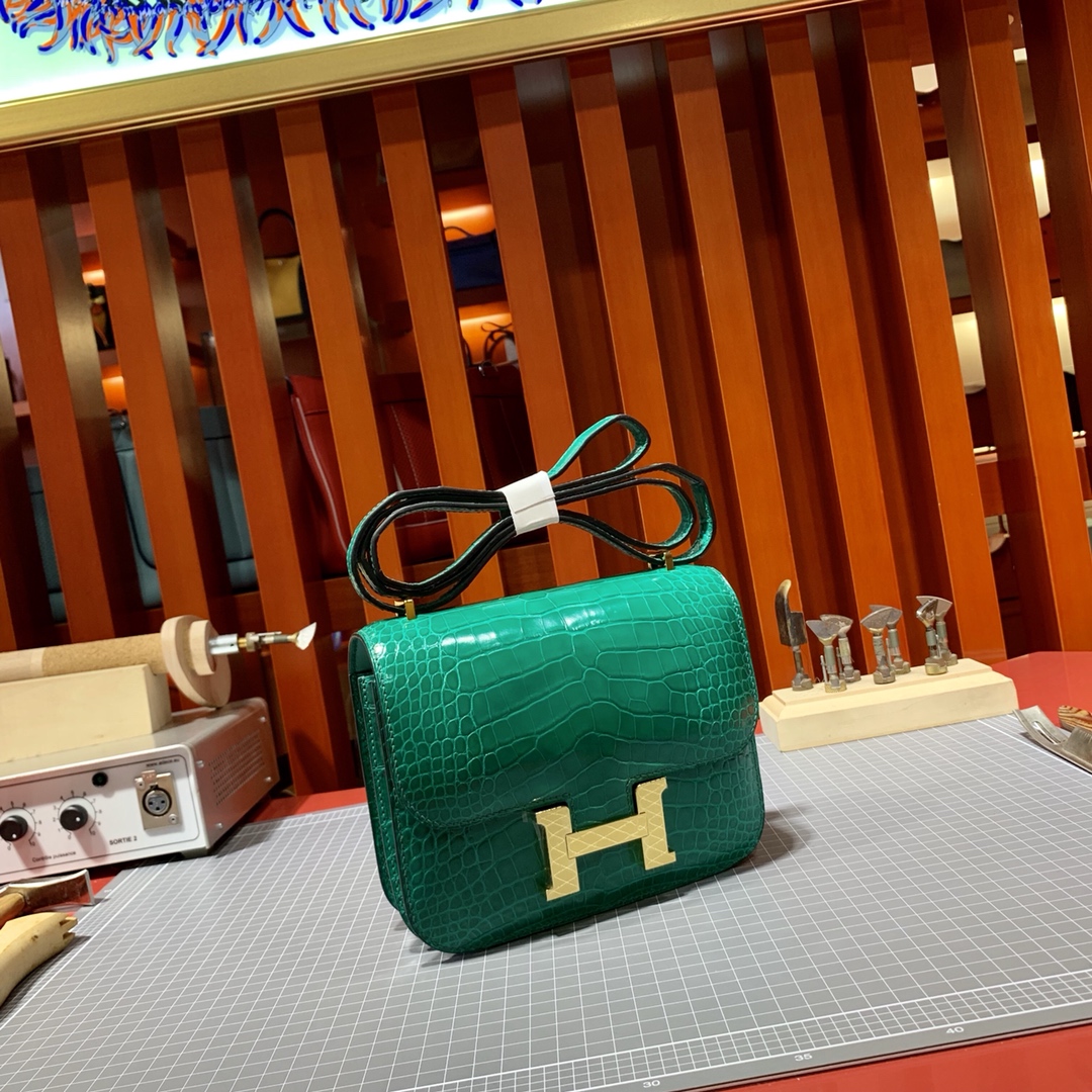 Hermes鳄鱼皮女包 爱马仕6Q翡翠绿亮光鳄鱼皮空姐包Constance19CM 金扣