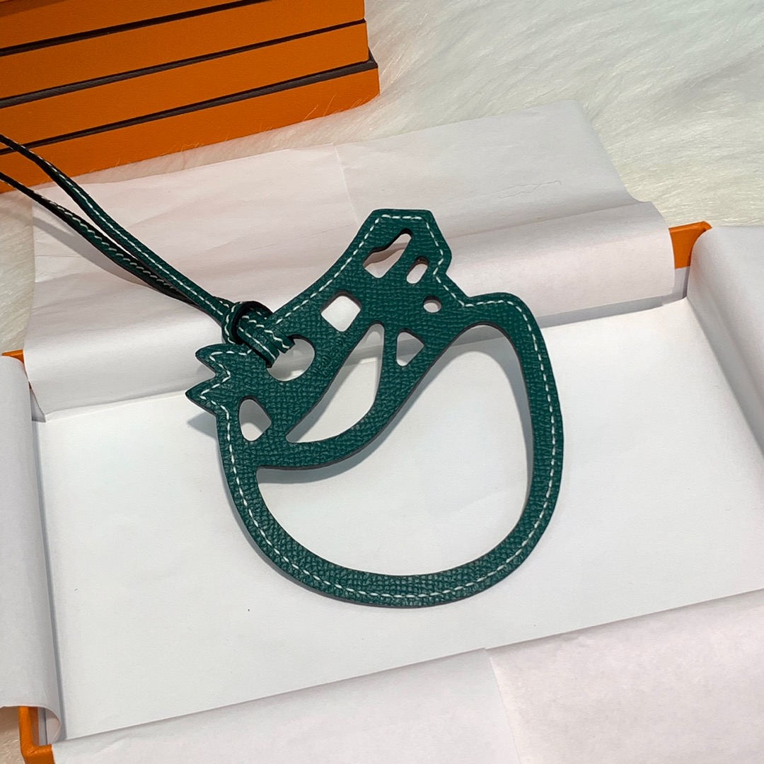 Hermes新款挂饰 爱马仕顶级绵羊皮纯手工缝制镂空马头挂件包包挂件 多色