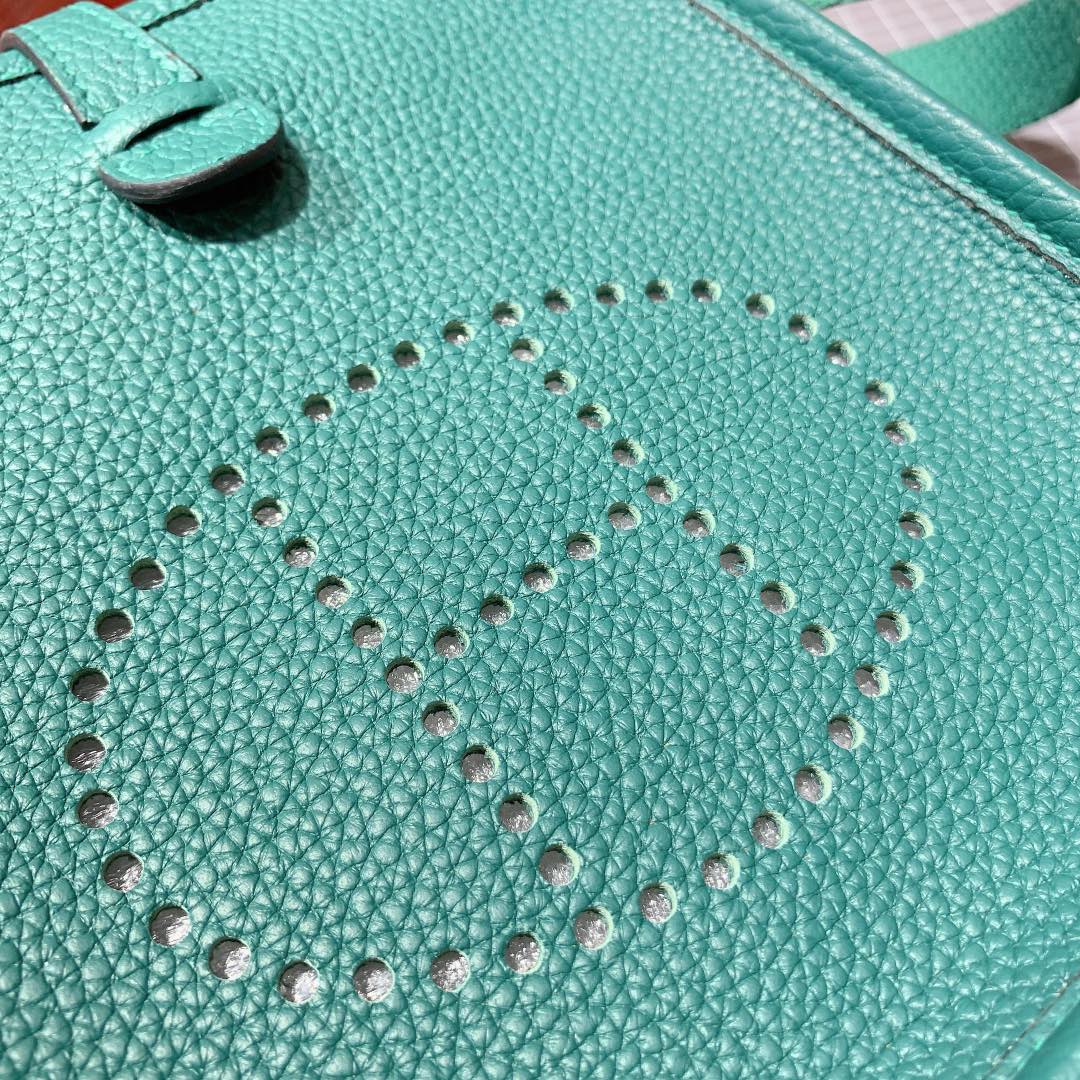 爱马仕单肩斜挎女包 Hermes Mini Evelyne 孔雀绿Togo牛皮伊芙林包 银扣