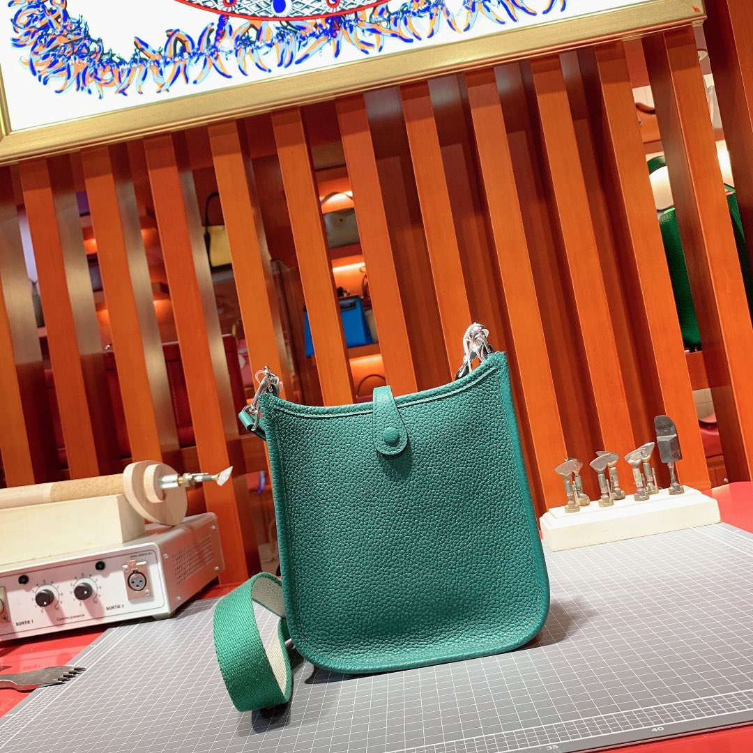 爱马仕单肩斜挎女包 Hermes Mini Evelyne 孔雀绿Togo牛皮伊芙林包 银扣