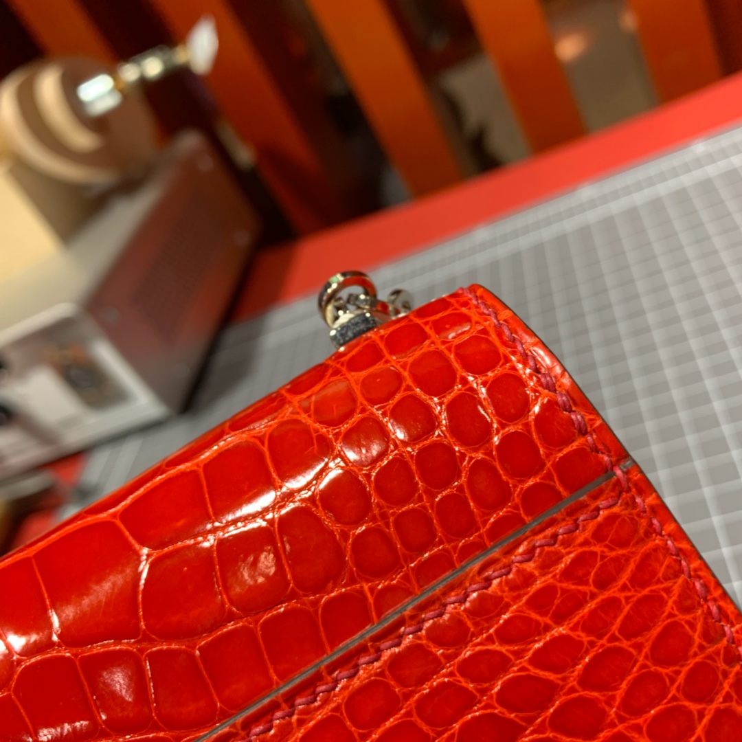 新出 Hermes Verrou17CM 爱马仕D5珊瑚红亮光鳄鱼皮手枪包 银扣