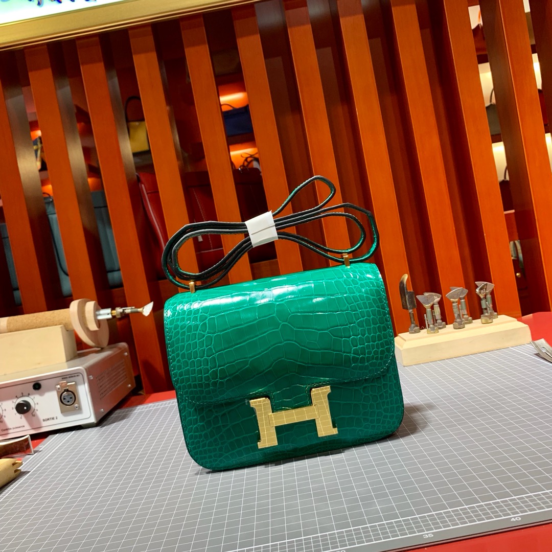 Hermes鳄鱼皮女包 爱马仕6Q翡翠绿亮光鳄鱼皮空姐包Constance19CM 金扣