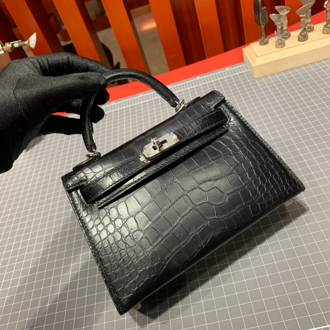 Hermes Minikelly19CM 爱马仕亚光鳄鱼皮黑色迷你凯莉包2代 银扣