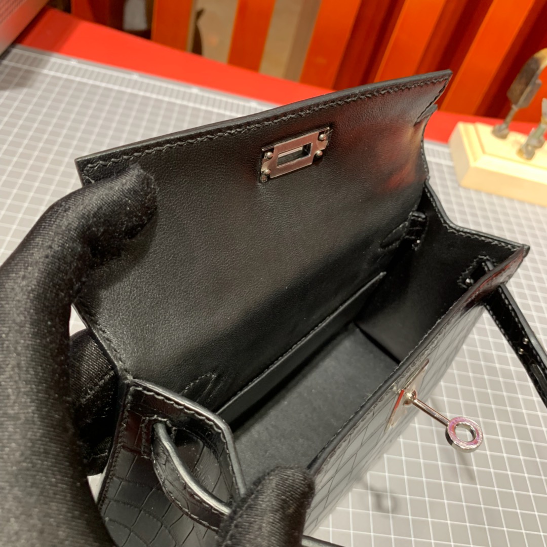 Hermes Minikelly19CM 爱马仕亚光鳄鱼皮黑色迷你凯莉包2代 银扣