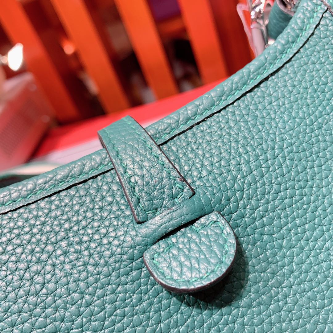 爱马仕单肩斜挎女包 Hermes Mini Evelyne 孔雀绿Togo牛皮伊芙林包 银扣