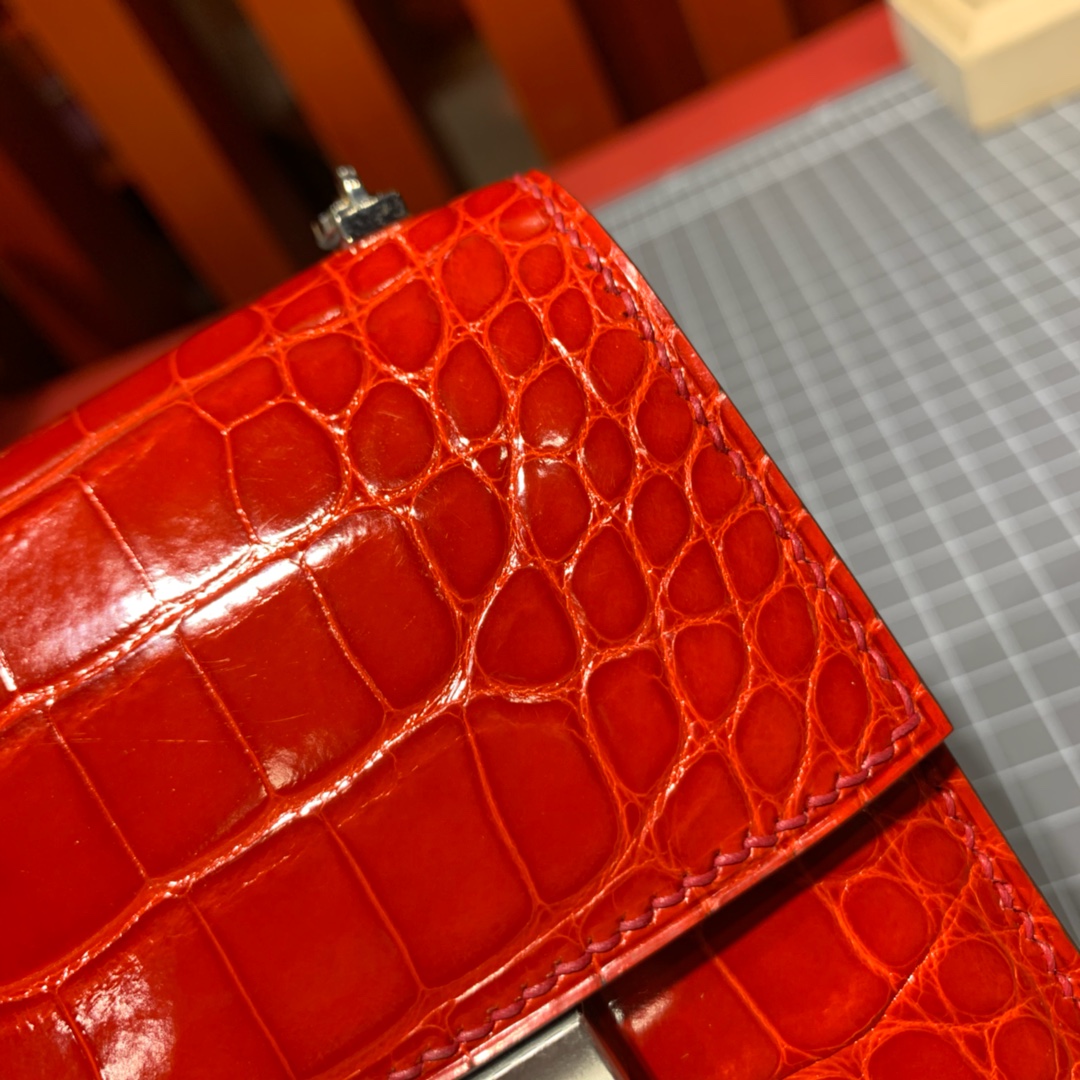 新出 Hermes Verrou17CM 爱马仕D5珊瑚红亮光鳄鱼皮手枪包 银扣