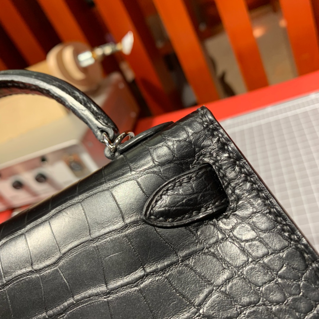 Hermes Minikelly19CM 爱马仕亚光鳄鱼皮黑色迷你凯莉包2代 银扣