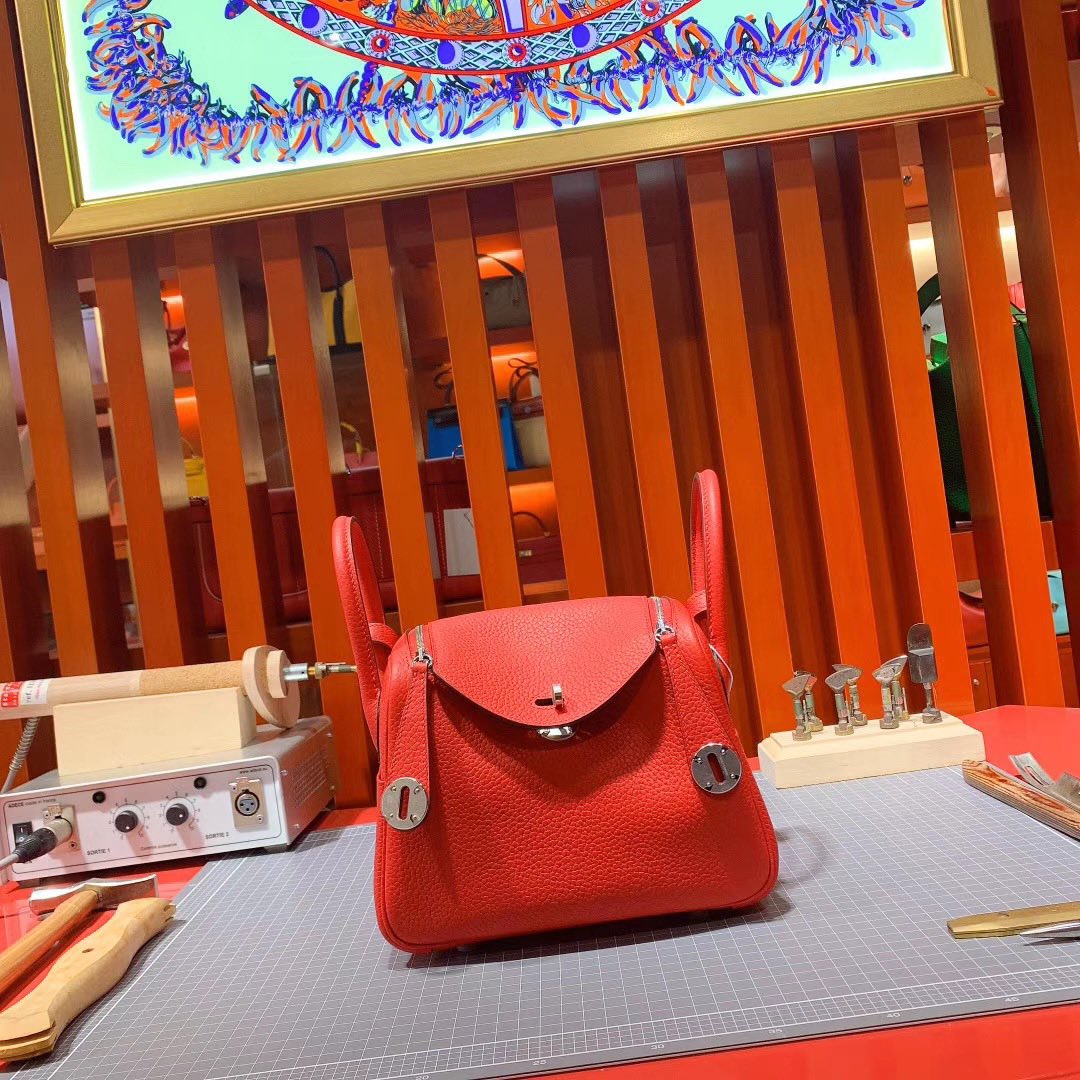 现货 爱马仕琳迪包价格 Hermes Mini Lindy 大红色原厂Togo牛皮 银扣