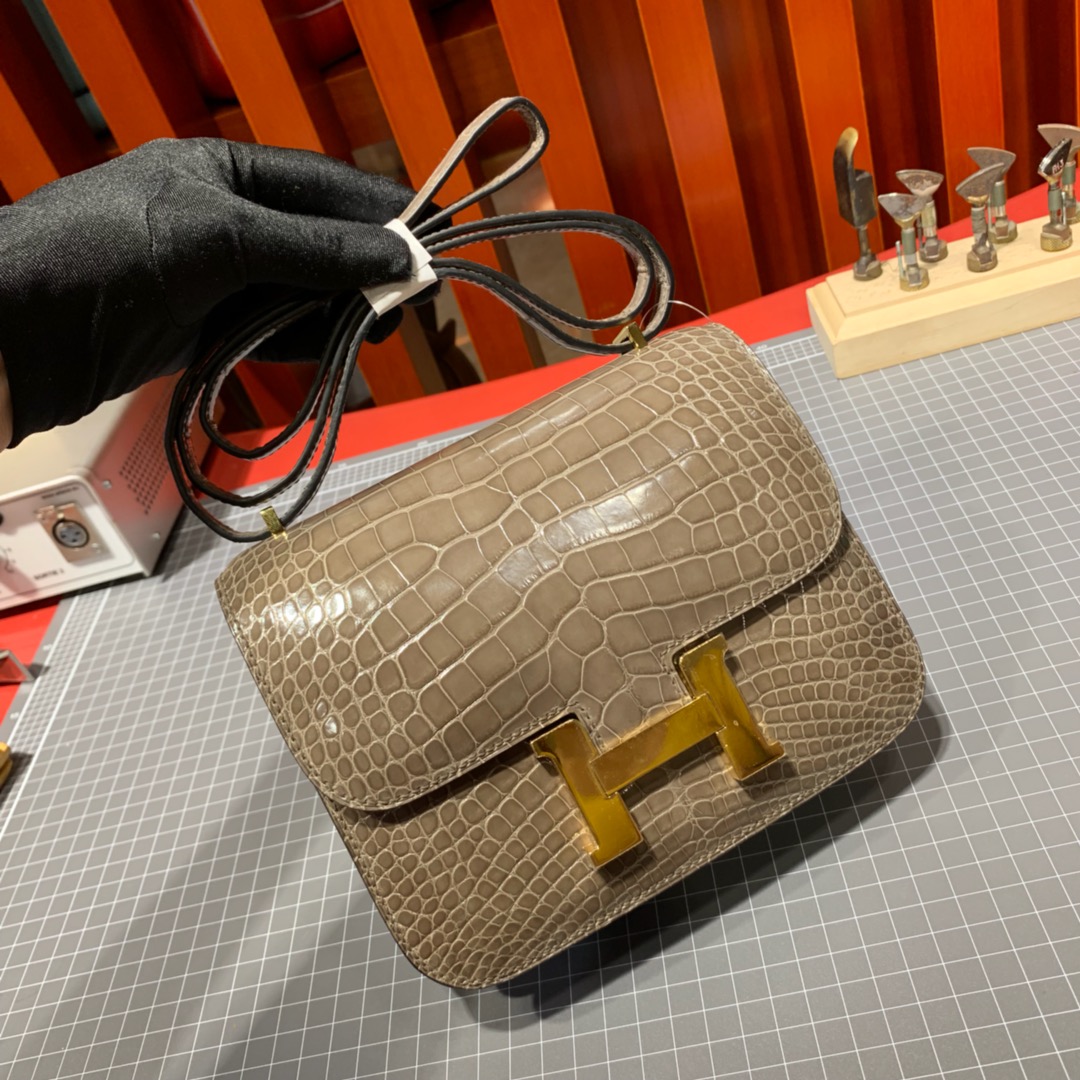 爱马仕空姐包价格 Hermes Constance19CM CK18大象灰美洲鳄鱼皮 金扣