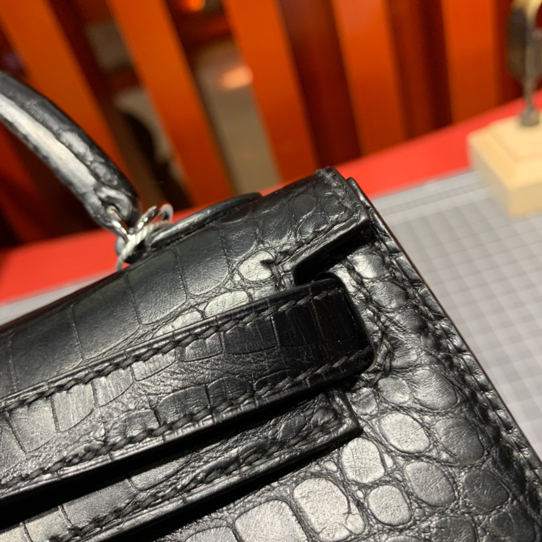 Hermes Minikelly19CM 爱马仕亚光鳄鱼皮黑色迷你凯莉包2代 银扣
