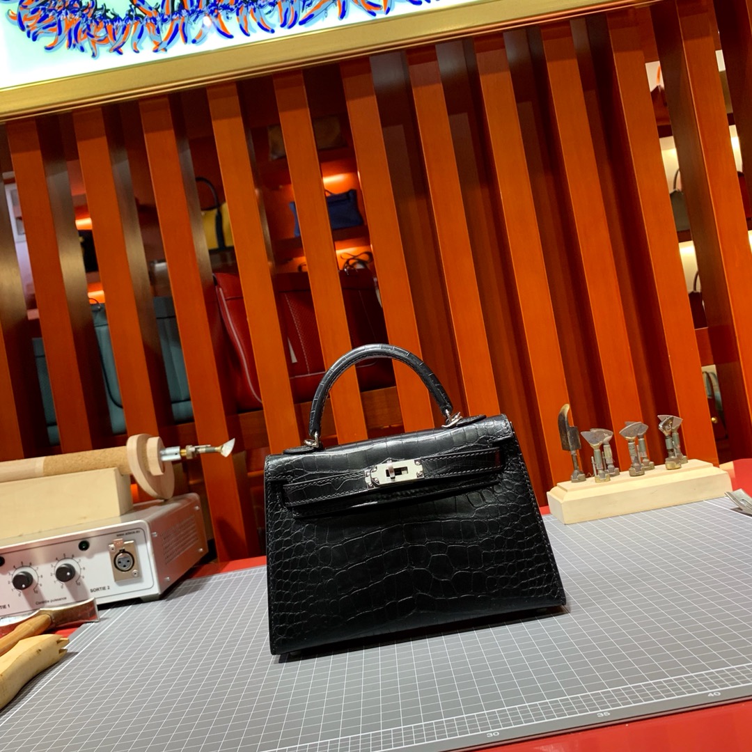 Hermes Minikelly19CM 爱马仕亚光鳄鱼皮黑色迷你凯莉包2代 银扣
