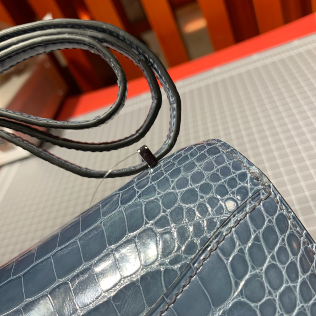 新货 爱马仕康斯坦包 Hermes Constance19CM N7风暴蓝亮面鳄鱼皮 银扣