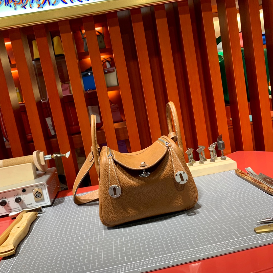 现货 Hermes Mini Lindy 爱马仕土黄色原厂Togo牛皮迷你琳迪包 银扣