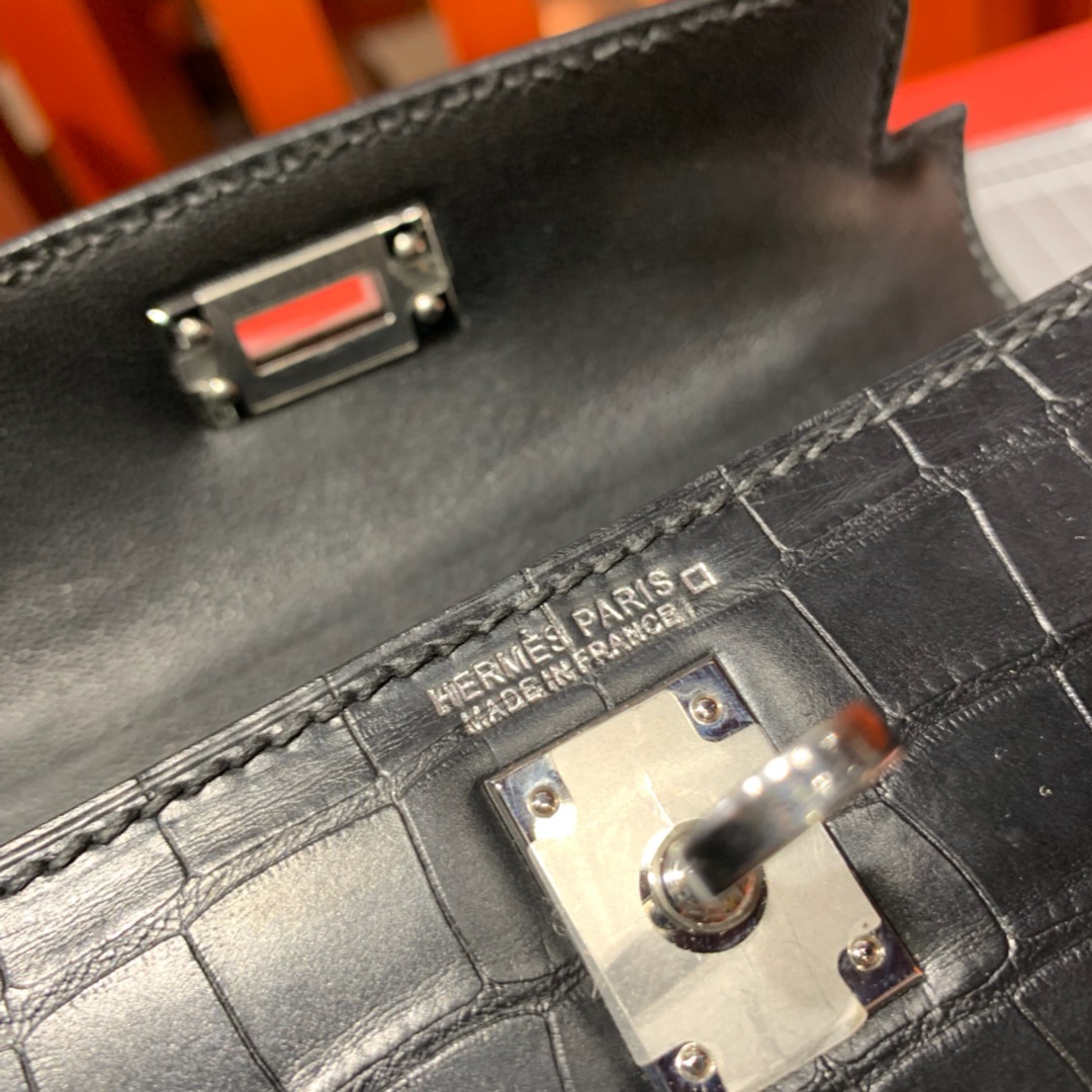 Hermes Minikelly19CM 爱马仕亚光鳄鱼皮黑色迷你凯莉包2代 银扣