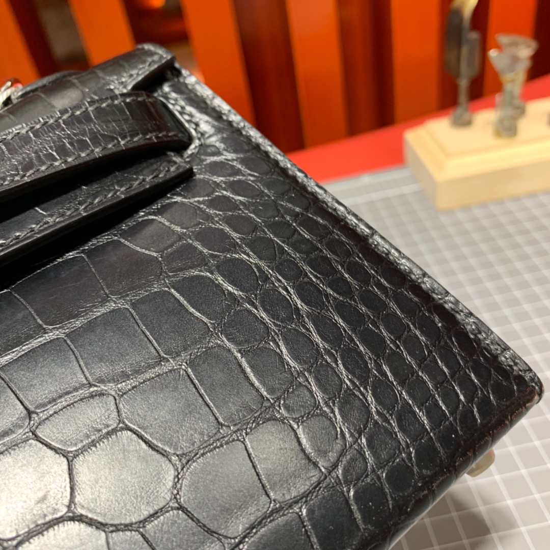Hermes Minikelly19CM 爱马仕亚光鳄鱼皮黑色迷你凯莉包2代 银扣