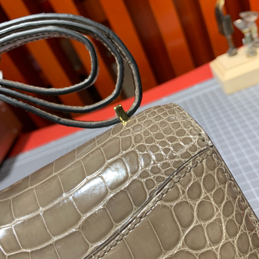 爱马仕空姐包价格 Hermes Constance19CM CK18大象灰美洲鳄鱼皮 金扣