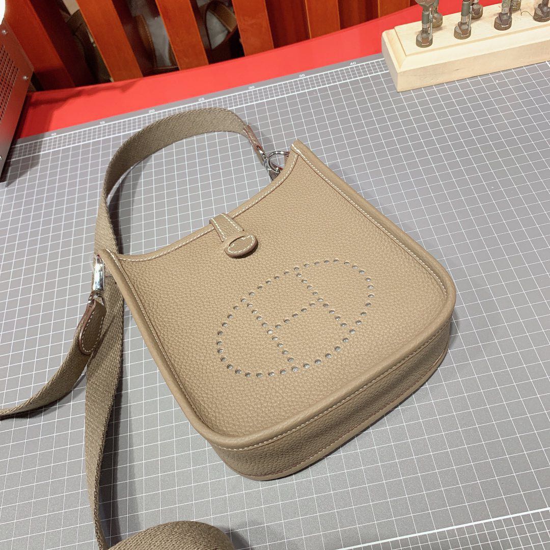 爱马仕女包价格 Hermes Mini Evelyne 原厂Togo牛皮伊芙林包 大象灰