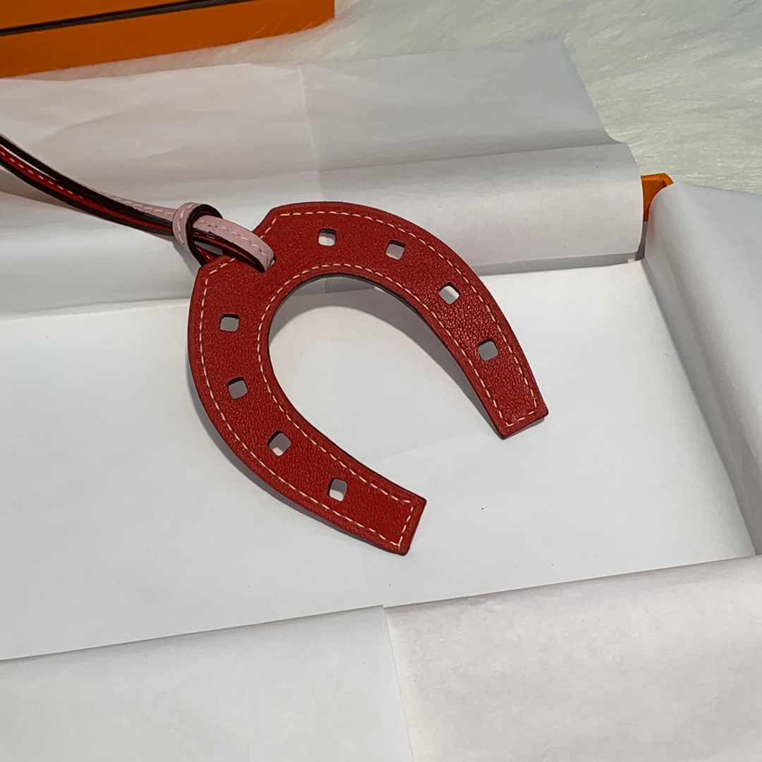 爱马仕挂件批发 Hermes多色原厂绵羊皮纯手工缝制包包马蹄挂件挂饰