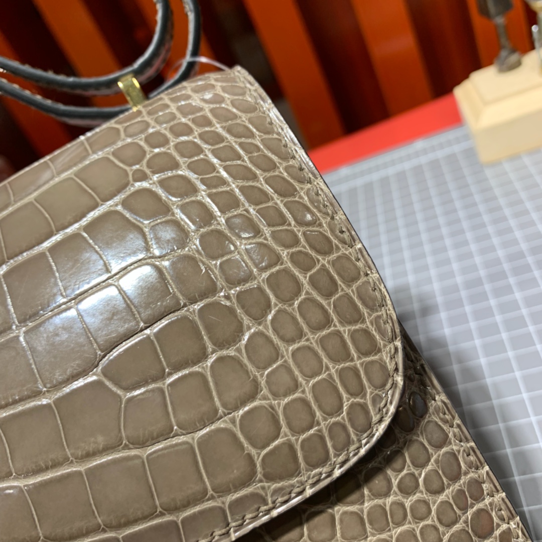 爱马仕空姐包价格 Hermes Constance19CM CK18大象灰美洲鳄鱼皮 金扣