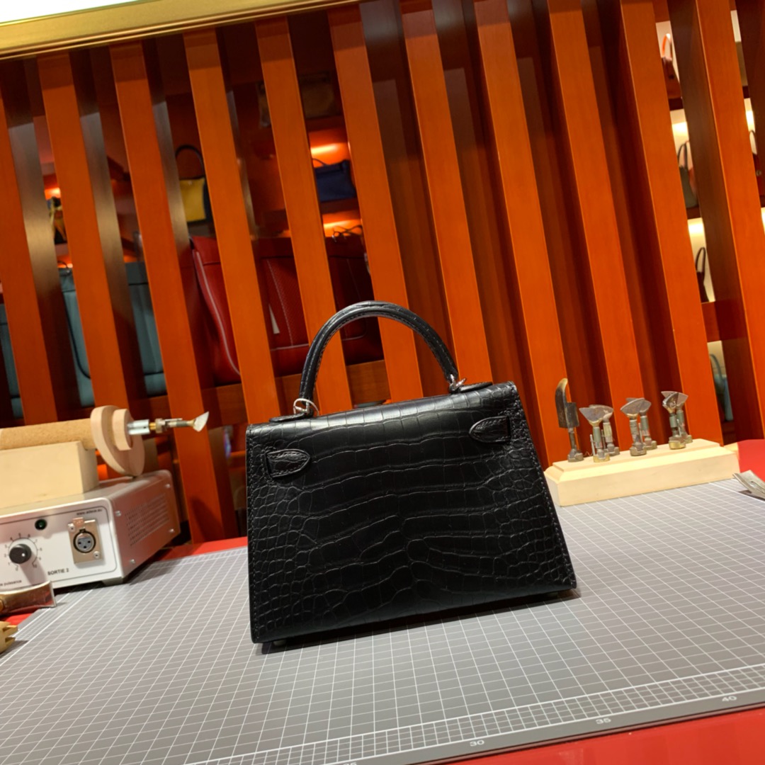 Hermes Minikelly19CM 爱马仕亚光鳄鱼皮黑色迷你凯莉包2代 银扣
