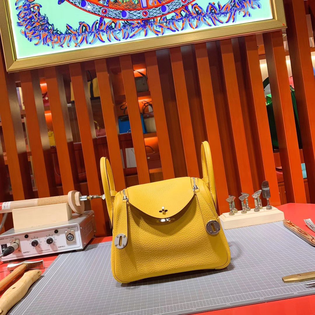 现货 爱马仕迷你琳迪包 Hermes Mini Lindy 琥珀黄Togo牛皮 银扣