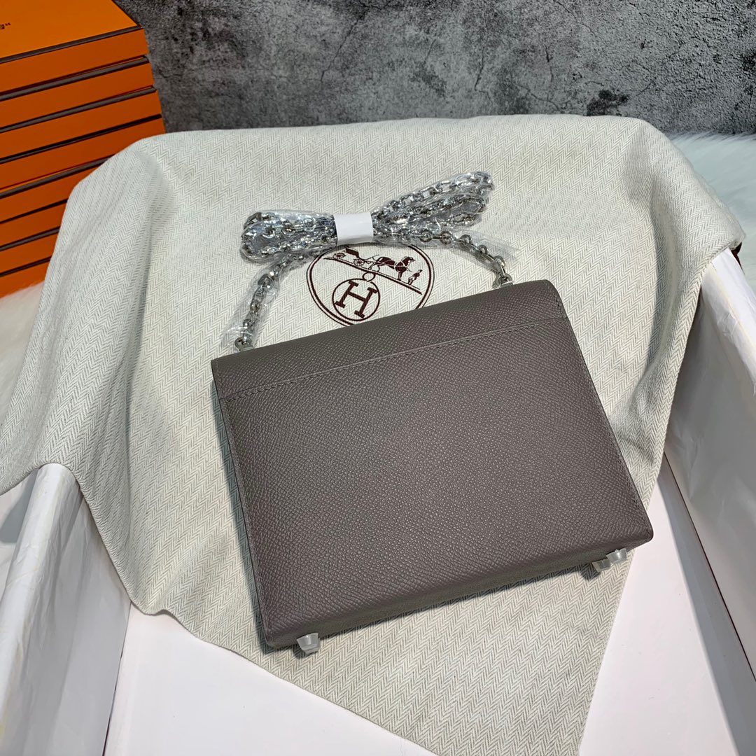 订制 Hermes Verrou18CM 爱马仕8F锡器灰Epsom牛皮手枪包链条斜挎女包 银扣