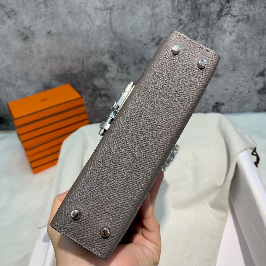 订制 Hermes Verrou18CM 爱马仕8F锡器灰Epsom牛皮手枪包链条斜挎女包 银扣
