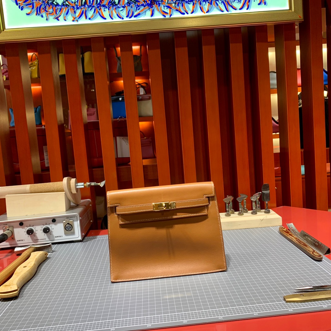爱马仕包包批发 Hermes Kelly Danse 金棕色进口Swift牛皮多种背法 金扣