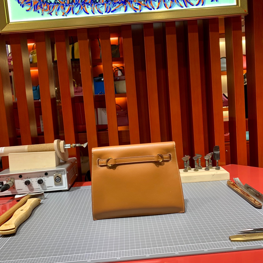 爱马仕包包批发 Hermes Kelly Danse 金棕色进口Swift牛皮多种背法 金扣