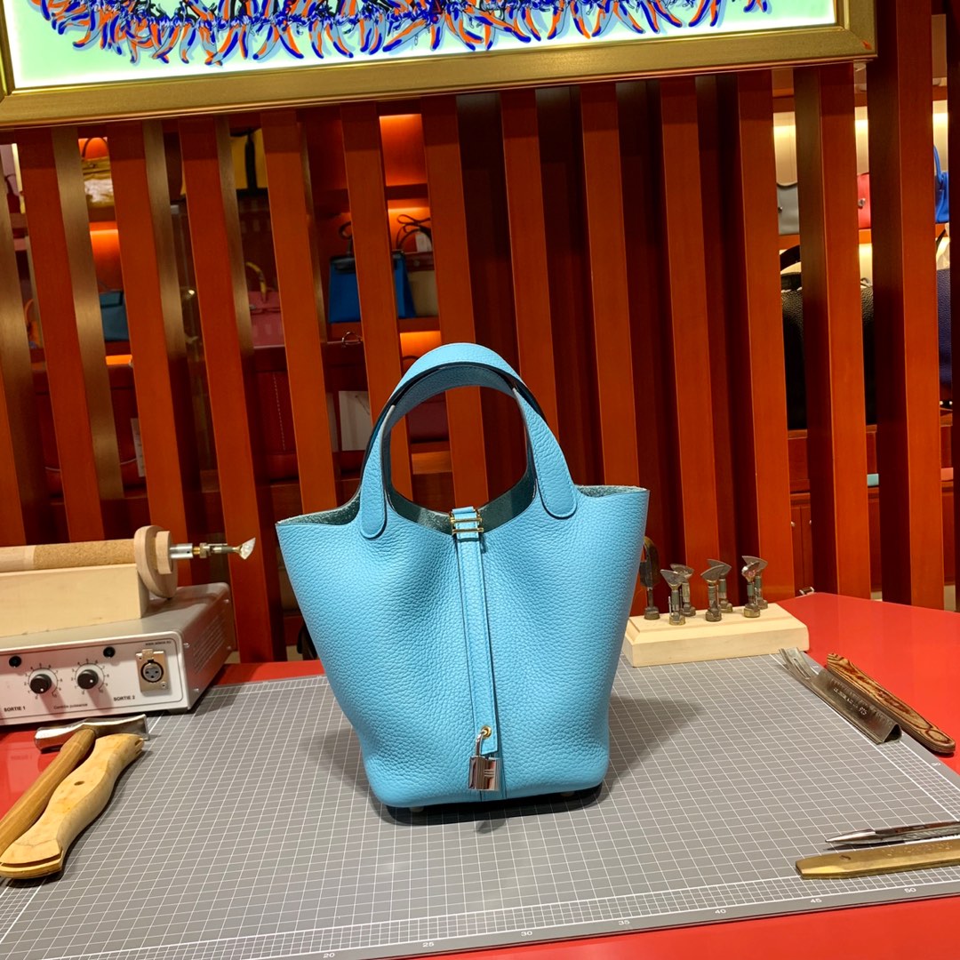 现货 爱马仕菜篮子包 Hermes Picotin Lock18CM P3北方蓝Togo小牛皮 银扣