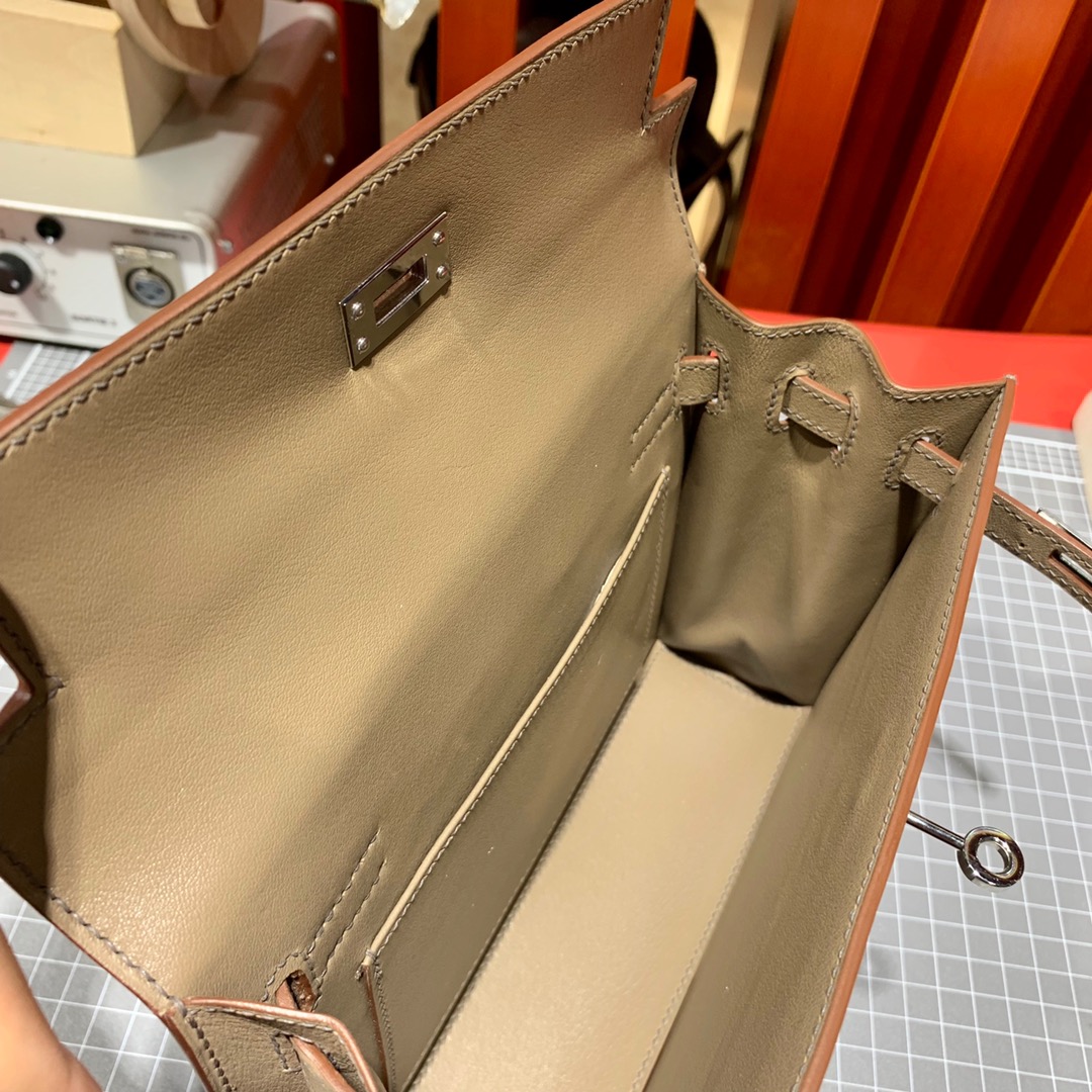 爱马仕新款女包 Hermes Kelly Danse 原厂Swift牛皮蜡线手缝单肩包手拿包 银扣
