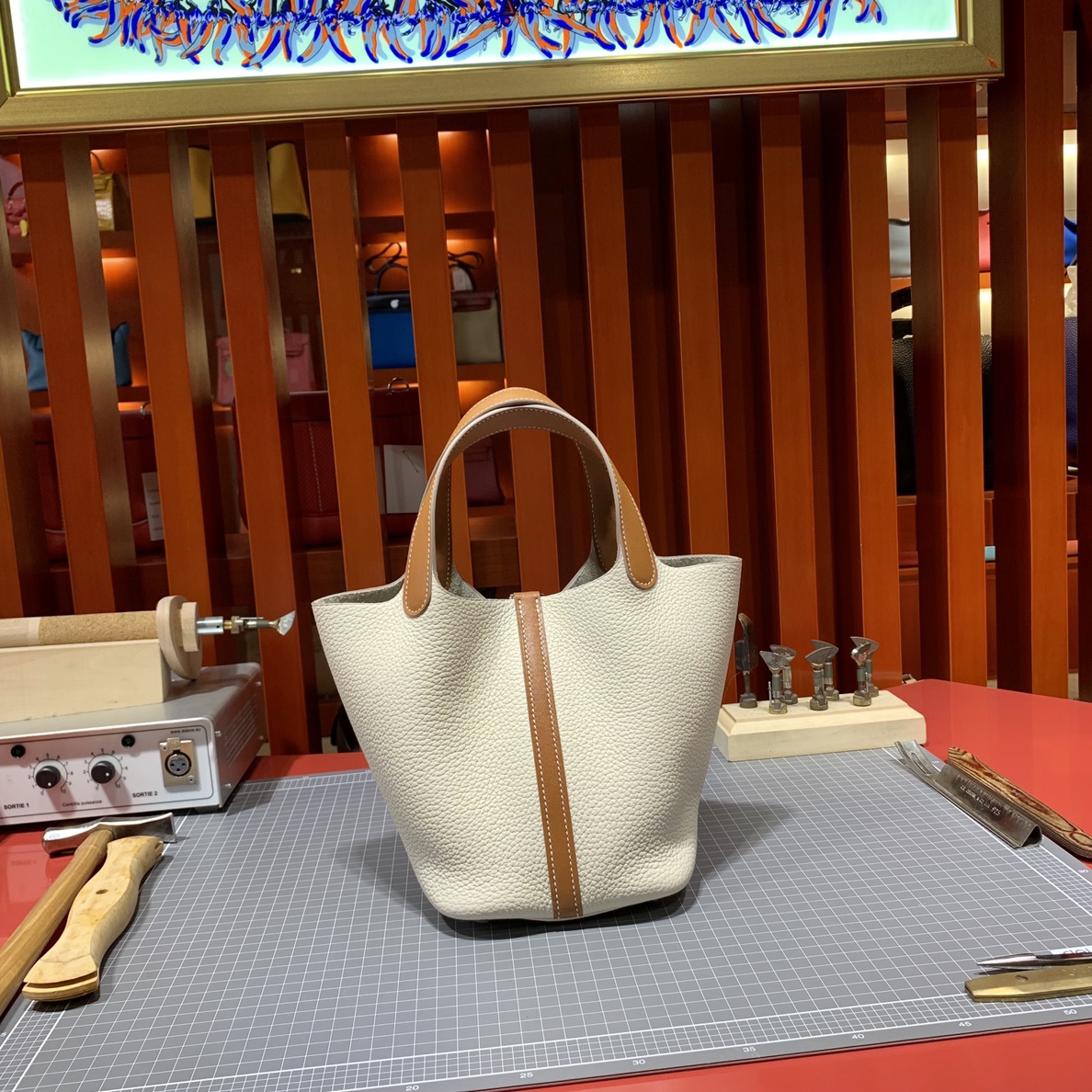 现货 Hermes Picotin18CM 爱马仕奶昔白Togo皮拼土黄色Swift皮水桶包 银扣