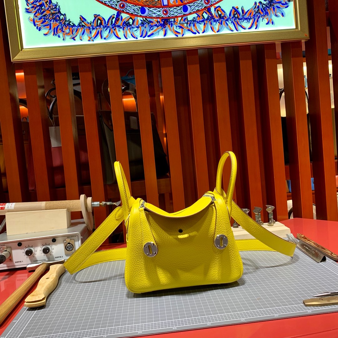 Hermes女包价格 爱马仕9O那不勒斯黄原厂TC牛皮Mini Lindy迷你琳迪包20CM