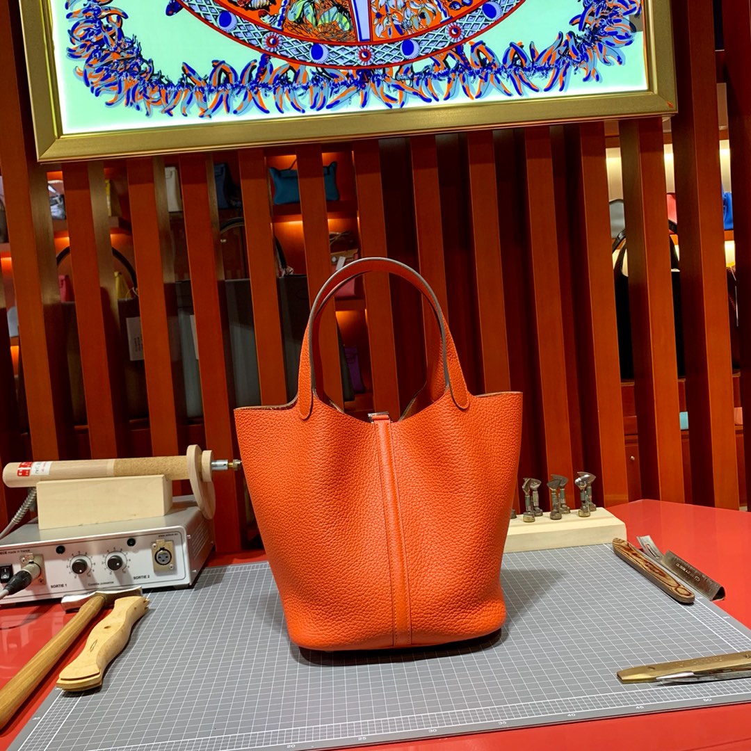 爱马仕女包批发 Hermes Picotin22CM 火焰红进口Togo皮菜篮子包 银扣