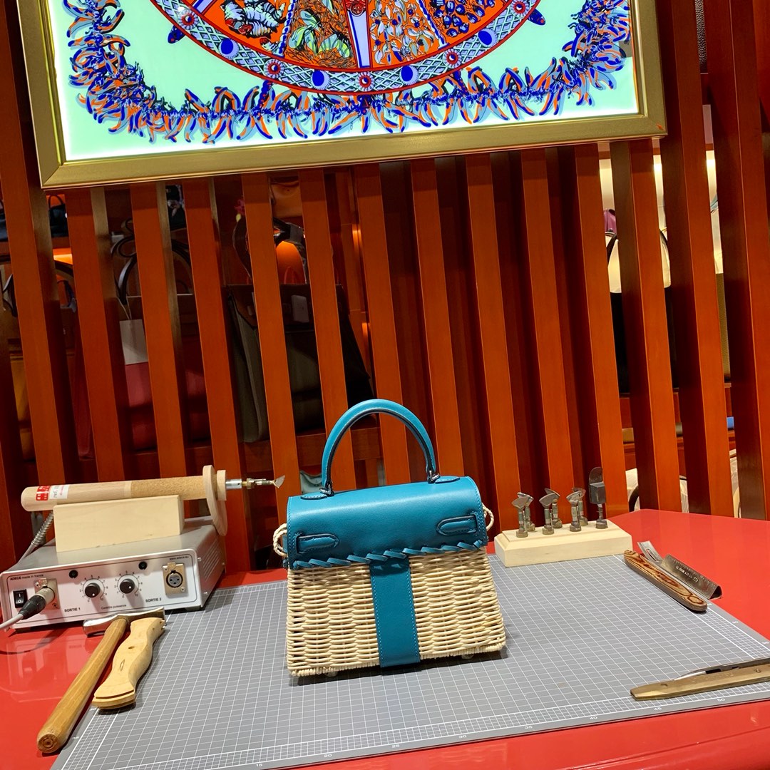 爱马仕新款凯莉包 Hermes伊兹密尔蓝山羊皮拼藤条野餐包Kelly Picnic 20cm